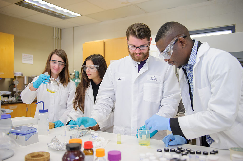 students in engineering lab